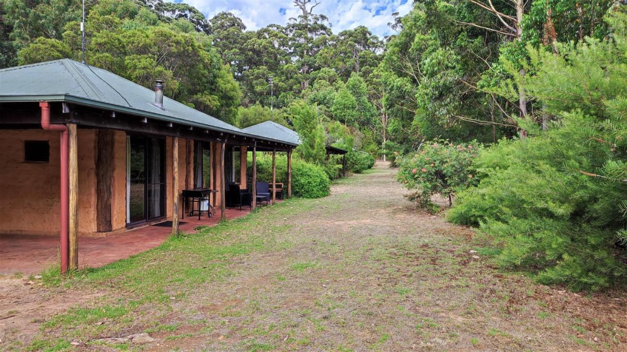 Treenbrook Cottages Pemberton Exterior photo